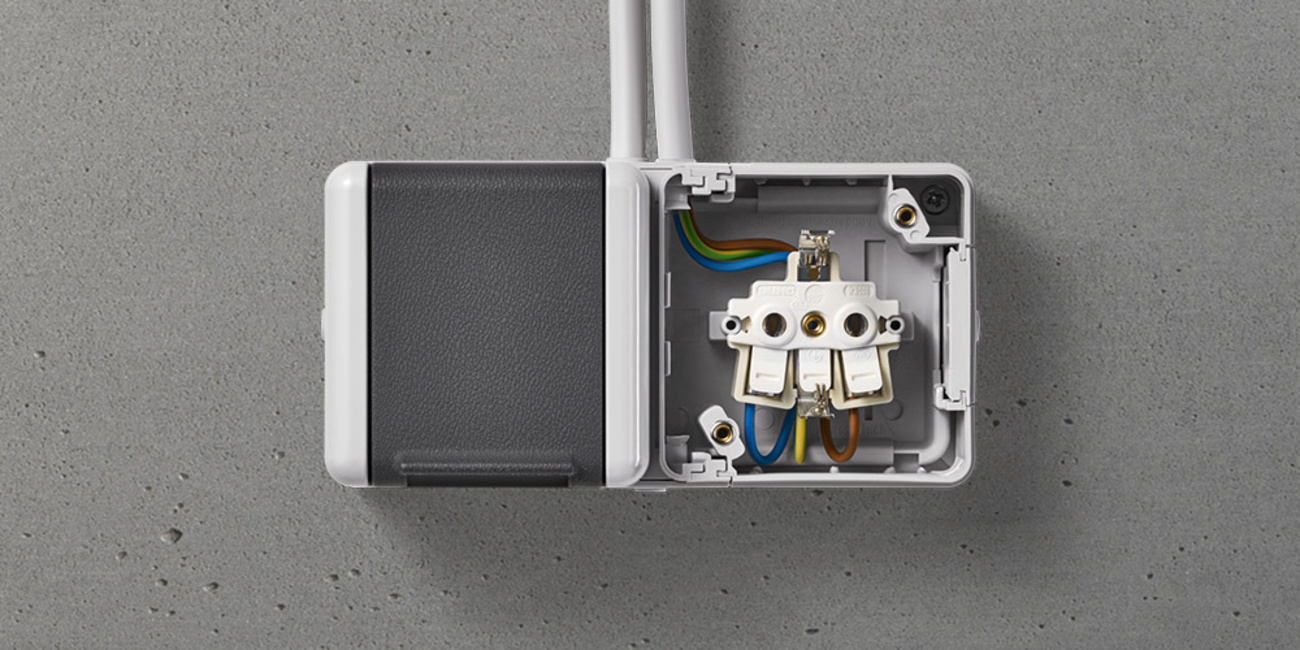 Doppelsteckdose mit Trennsteg bei Madei Elektro in Grettstadt